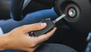 Zimą warto stosować metodę odpalania silnika na dwa razy