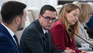 Minister Miłosz Motyka podczas posiedzenia rządu 
