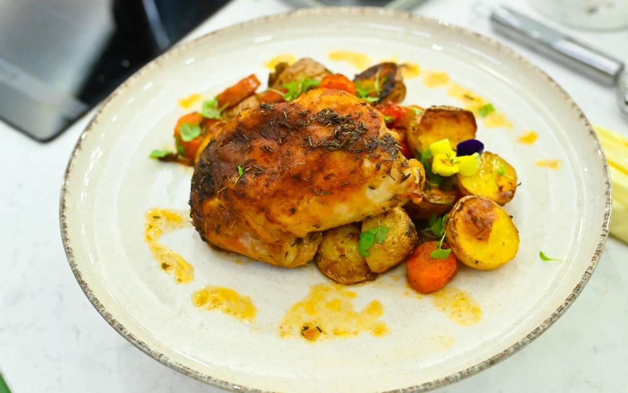 Faszerowane udka z kurczaka z ziemniakami Faszerowane udka z kurczaka z ziemniakami