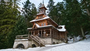 Jeden z najpiękniejszych zabytków Podhala. Drewniana kaplica robi wrażenie