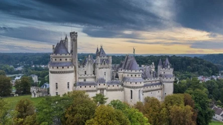 Zamek Pierrefonds posłużył za scenografię do wielu znanych produkcji