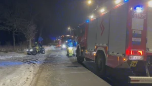 Wypadek pociągu towarowego pod Warszawą. Na miejscu pracują 22 zastępy straży pożarnej