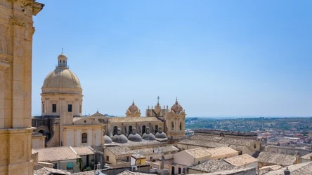 Jakie miasteczko warto odwiedzić, wybierając się na Sycylię? 