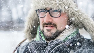 Ten zimowy nawyk może obciążać twój organizm. Lekarze wyjaśniają