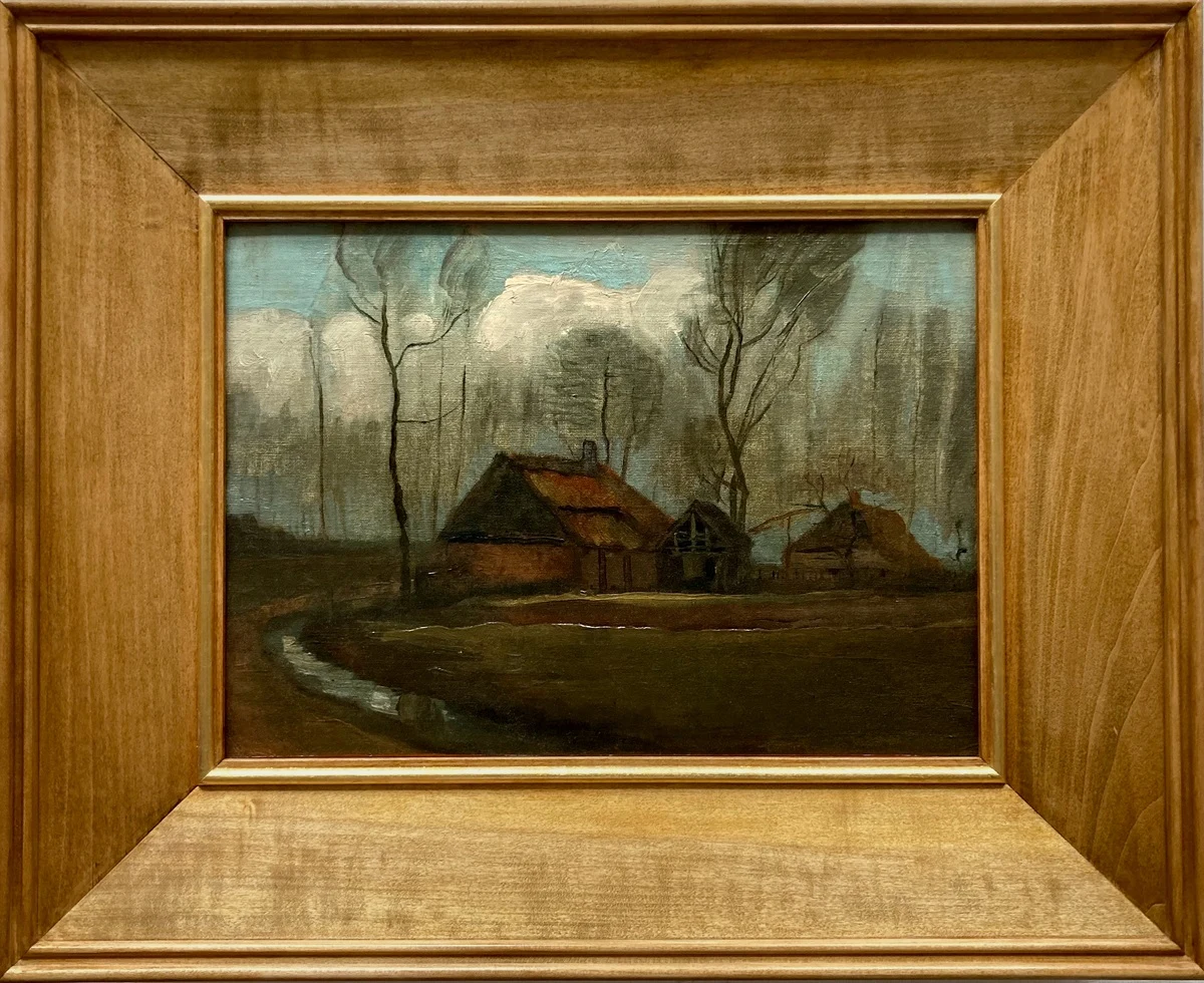 Vincent van Gogh (1853–1890), Wiejskie chaty pośród drzew, Holandia, okolice Hagi, wrzesień 1883 Chata ze słomianym dachem położona na wiejskiej polanie, otoczona nagimi drzewami i ciemną, ponurą scenerią, z niewielkim strumieniem wijącym się przez pierwszy plan. Na drugim planie widoczne są kolejne wiejskie zabudowania, a na niebie unoszą się cię...