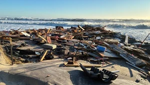 USA. Sztorm uderzył w wybrzeże, zniszczył domy i zalał autostradę