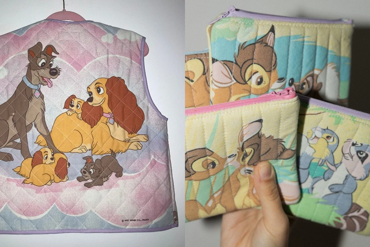 Kolorowa kamizelka oraz trzy małe portfele ozdobione ilustracjami postaci z animowanych filmów Disneya, takich jak Tramp, Lady czy Bambiego, wszystko utrzymane w pastelowych odcieniach.