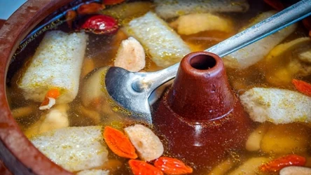 Azjaci dodają je do rosołu