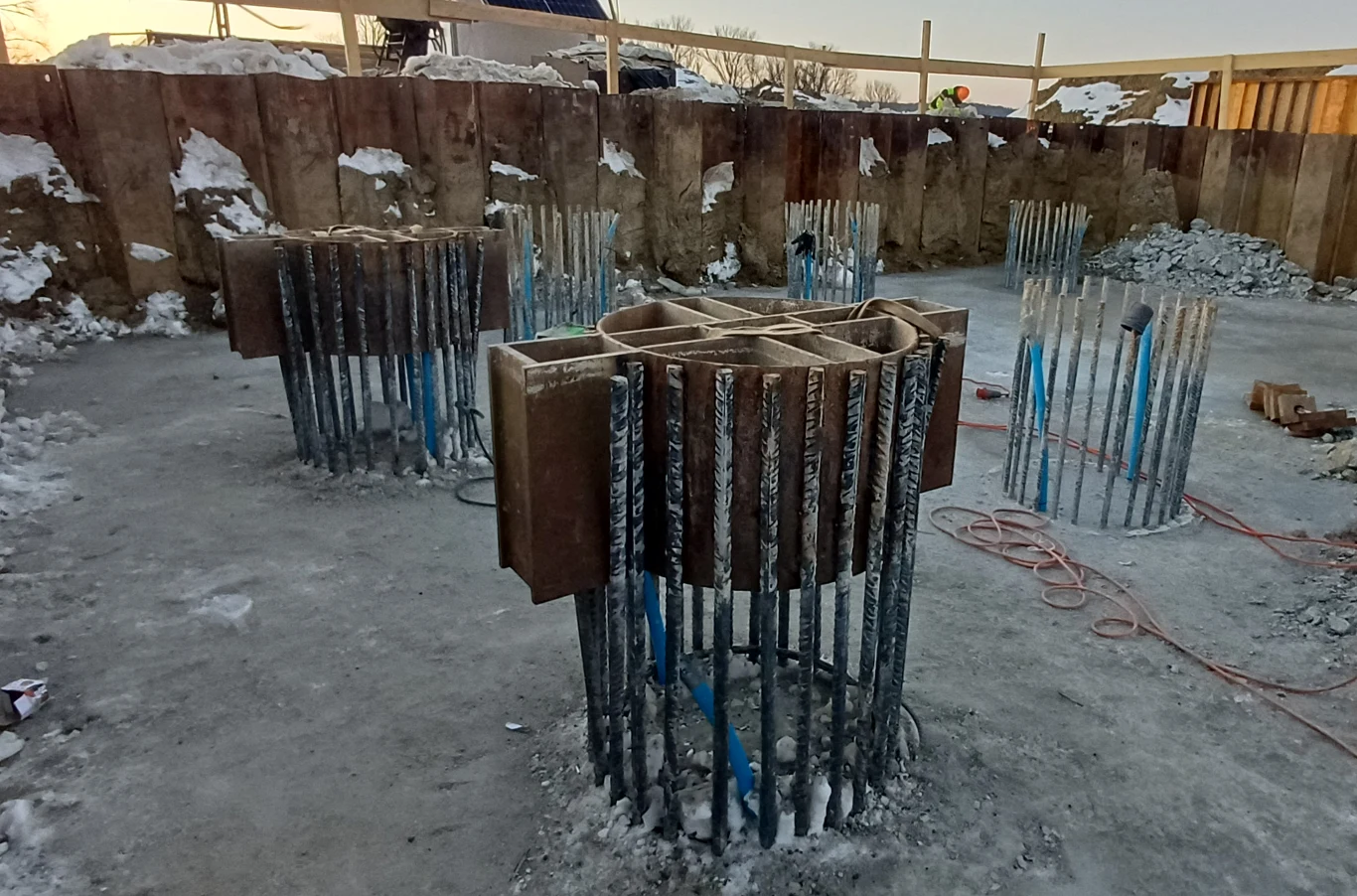 W miejscowości Cergowa, na odcinku drogi ekspresowej S19 między Duklą a Barwinkiem, przeprowadzono statyczne próby obciążeniowe pali fundamentowych. W miejscowości Cergowa, na odcinku drogi ekspresowej S19 między Duklą a Barwinkiem, przeprowadzono statyczne próby obciążeniowe pali fundamentowych.