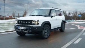 Jetour T2 wygląda jak Defender i Bronco. Kosztuje 50 proc. taniej, a jak jeździ?