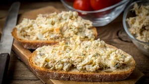 Pasta z sielawy to idealny wybór na pożywne śniadanie.