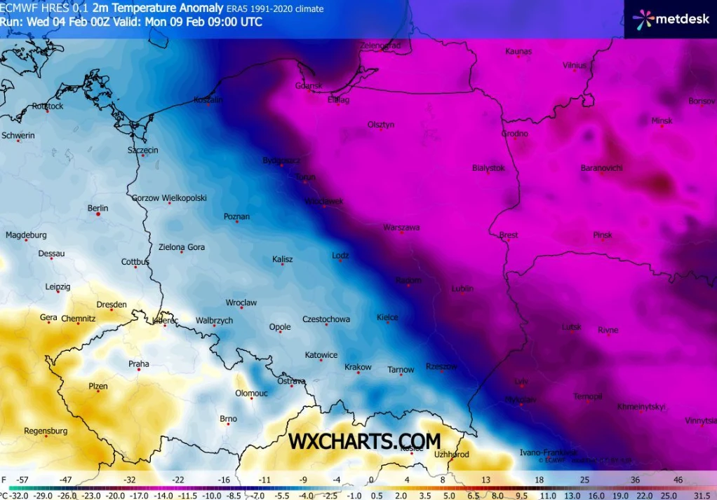 Kolorowa mapa przedstawiająca anomalię temperatury na terenie Polski oraz krajów ościennych, z dominacją intensywnych barw od żółtego do fioletowego, wskazujących silne odchylenia temperatury. Największe ochłodzenie widoczne jest we wschodniej i północ...