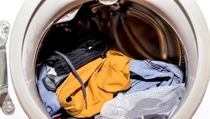 Pralka "kaprysi" w łazience? Kilka ruchów i będzie pięknie wirowała