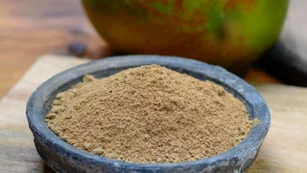 Amchur to słodko-kwaśna przyprawa z suszonego mango