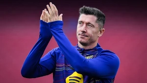 Bayern i Barcelona triumfują. "Lewy" zostawiony na lodzie. Smutny obrazek