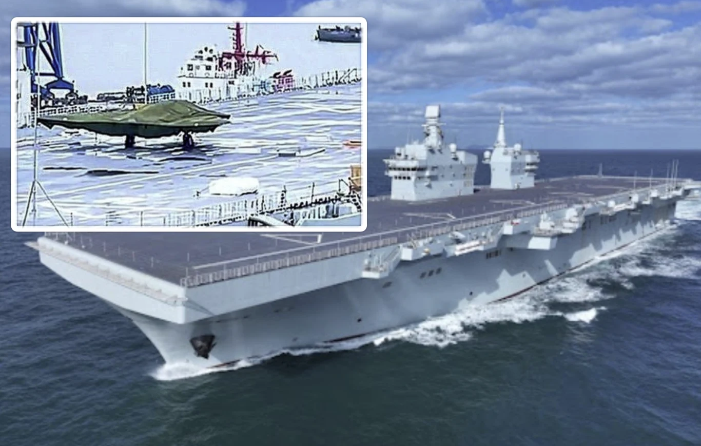 Lotniskowiec płynący po morzu, na pokładzie widoczne detale infrastruktury, a w powiększonym fragmencie znajduje się wojskowy dron lub samolot bezzałogowy przygotowany do startu.