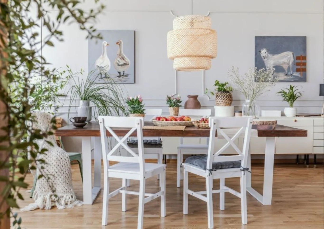 Cottagecore to styl dla każdego, kto marzy o przytulnych i skłaniających do relaksu wnętrzach. 