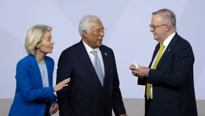 UE szykuje się do podpisania umowy handlowej z Australią. Na zdj. od lewej: szefowa KE Ursula von der Leyen szef rady europejskiej Antonio Costa i premier Australii Anthony Albanese, 
