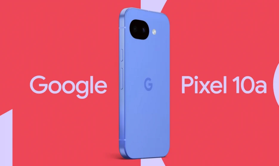 Nowoczesny smartfon Google Pixel 10a w niebieskim kolorze, umieszczony na tle w odcieniach różu z dużymi napisami Google Pixel 10a. Aparat telefonu oraz logo marki są wyeksponowane.