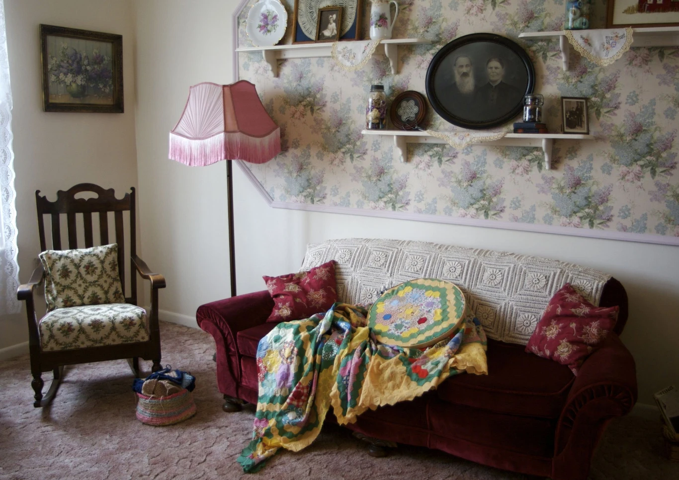 Wnętrza w stylu grandmillennial są pełne ciepła