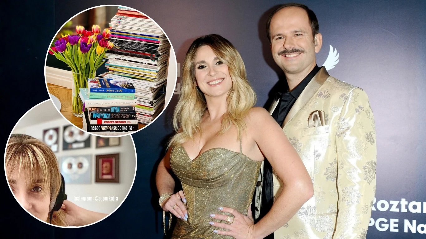 Para ubrana w eleganckie wieczorowe stroje pozuje na tle ciemnej ścianki. Kobieta w złotej sukni z głębokim dekoltem, mężczyzna w jasnym, błyszczącym garniturze ze wzorem oraz z muszką. W okrągłych wstawkach widoczny stos czasopism obok wazonu z koloro...