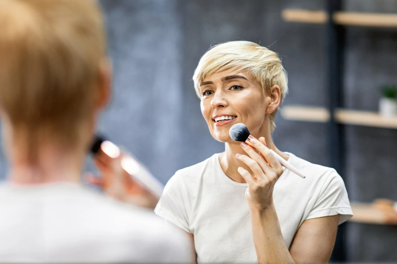 Delikatne konturowanie potrafi pięknie podkreślić rysy Delikatne konturowanie potrafi pięknie podkreślić rysy