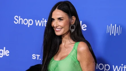 Trudno uwierzyć, że 11 listopada skończy 62 lata. Demi Moore błyszczy na premierze w Paryżu