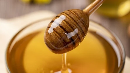 Miód to naturalny balsam na skórę. Jak stosować, by wykorzystać jego cenne właściwości?