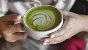 Kawa czy matcha? Obie pobudzają, ale każda działa inaczej. Którą wybrać?