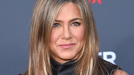 Ulubione buty Jennifer Aniston to hit lata 2025. Pasują do każdej stylizacji