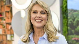 Ewa Wachowicz w stylu total denim. Sukienka idealna dla dojrzałych kobiet