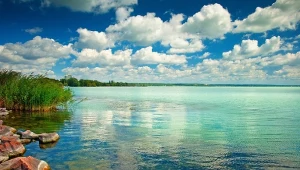 Spieszmy się kochać Balaton... O węgierskim "morzu" i jego wysychającym uroku – w pigułce