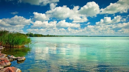 Spieszmy się kochać Balaton... O węgierskim "morzu" i jego wysychającym uroku – w pigułce