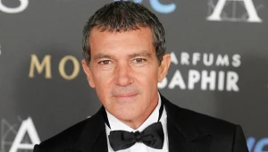 Dzieli ich prawie 21 lat różnicy, a historia ich miłości to gotowy scenariusz na film. Antonio Banderas z partnerką na premierze 