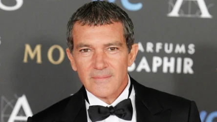 Dzieli ich prawie 21 lat różnicy, a historia ich miłości to gotowy scenariusz na film. Antonio Banderas z partnerką na premierze 