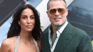 Już nie ukrywają uczucia. Czułe gesty Ines de Ramon wobec Brada Pitta na premierze filmu "F1"