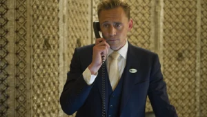 Tom Hiddleston w serialu "Nocny recepcjonista"