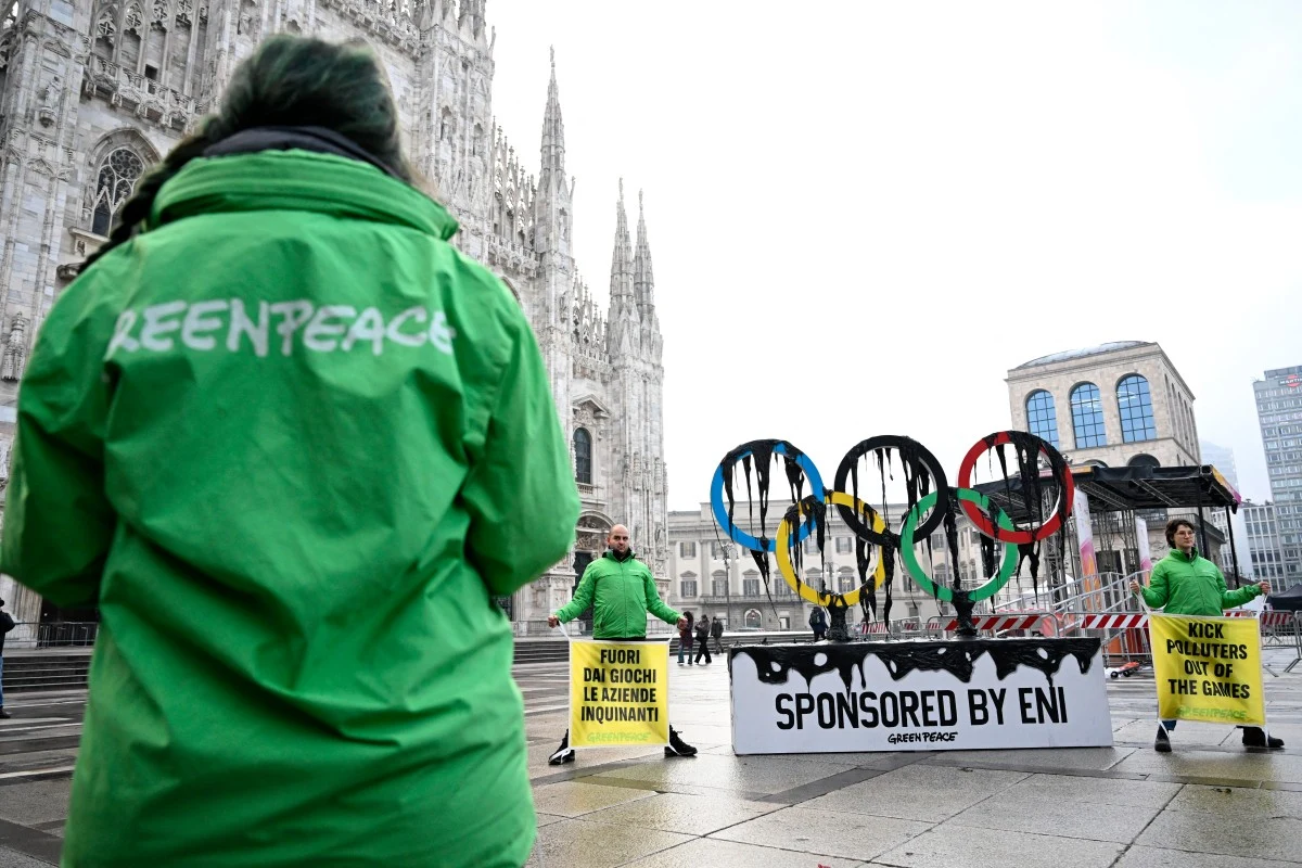Do Mediolanu, który jest współgospodarzem Zimowych Igrzysk Olimpijskich przybyli przedstawiciele organizacji Greenpeace