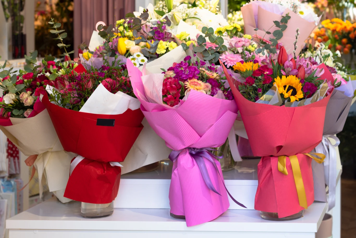 Przed zakupem bukietu w walentynki warto dowiedzieć się, jakie znaczenie niosą ze sobą poszczególne kwiaty