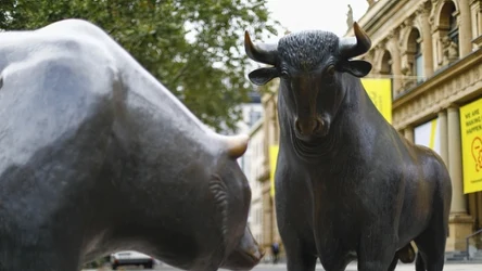 Na rynkach metali szlachetnych i przemysłowych panuje podwyższona zmienność, a kryptowaluty są w odwrocie