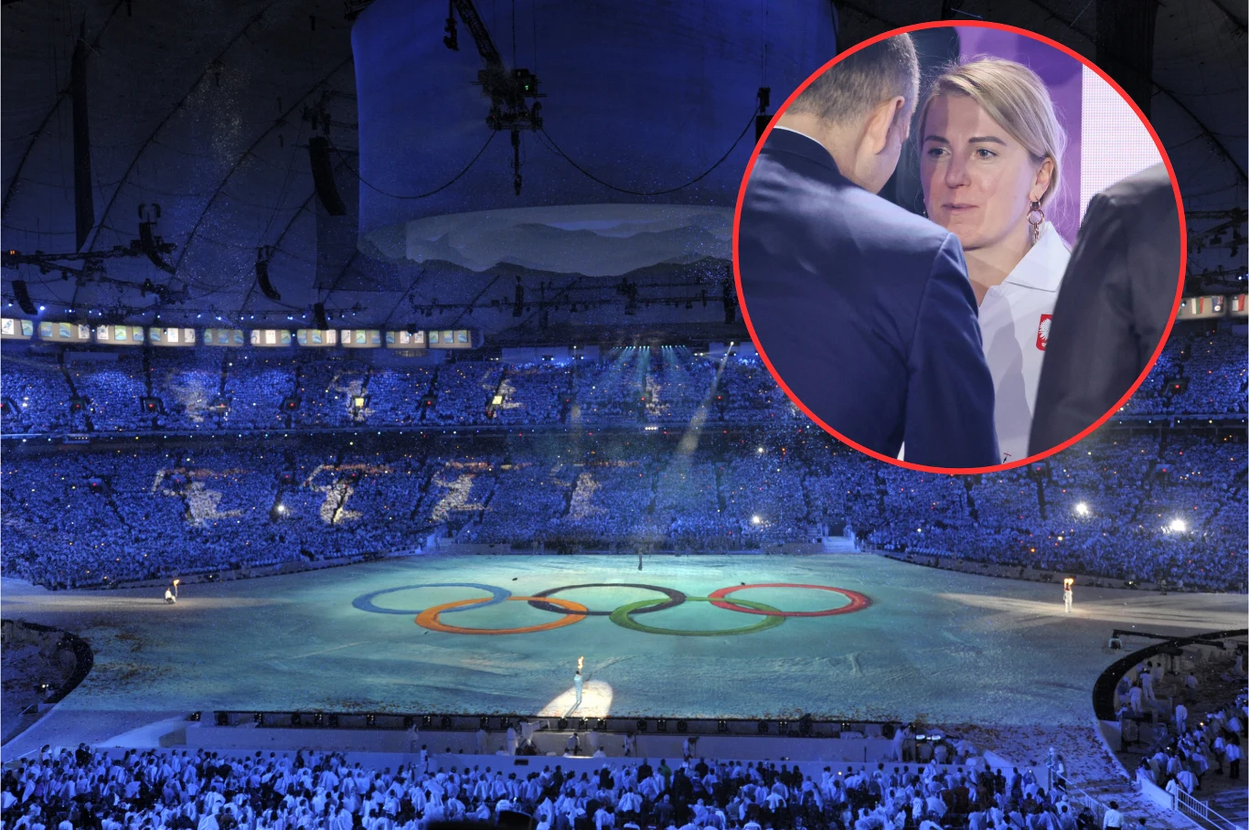 Aktualny rekord frekwencji ceremonii otwarcia zimowych igrzysk należy do BC Place Stadium. Dziś przebije je San Siro, gdzie polską flagę poniesie Natalia Czerwonka Stadion wypełniony publicznością podczas ceremonii otwarcia igrzysk olimpijskich, centralnie na murawie widoczne są wielkie olimpijskie koła. W lewym górnym rogu zdjęcia znajduje się powiększony fragment, na którym jest twarz osoby ubranej w biały stró...