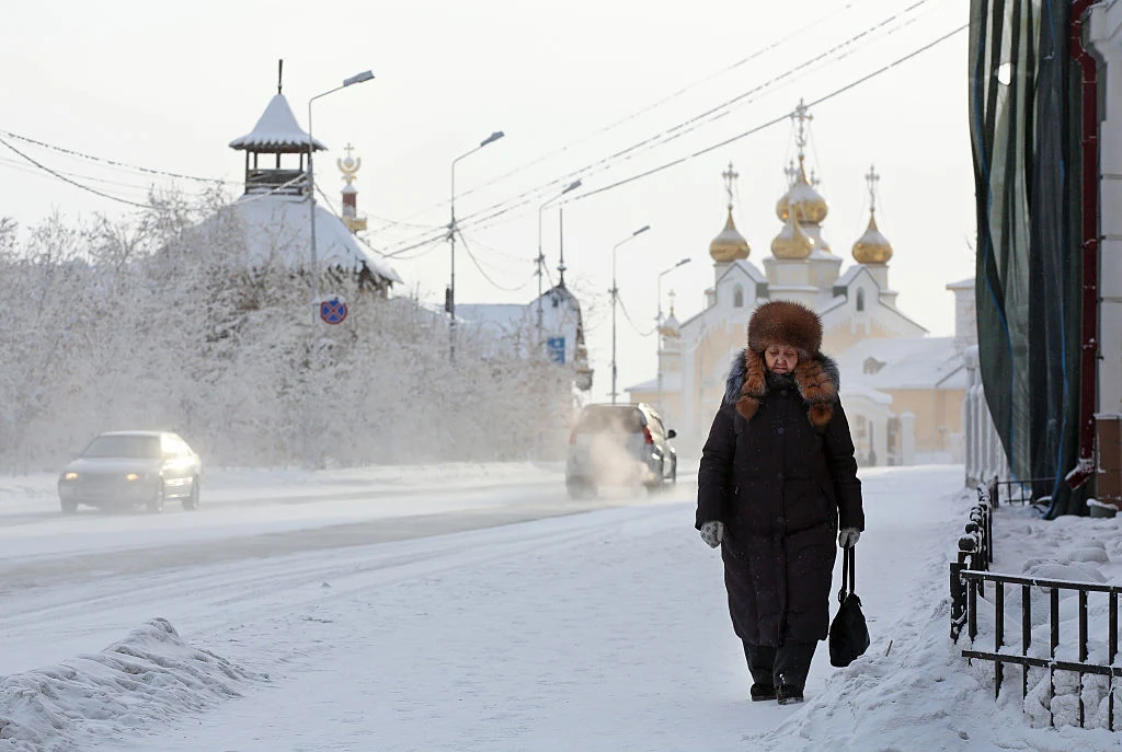 Zimą w Jakucku temperatury spadają niekiedy nawet do poniżej -60 stopni Celsjusza.
