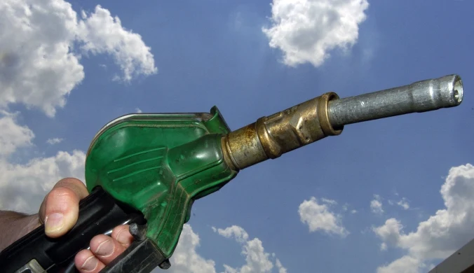 Kierowcy tankujący benzynę 95 od dłuższego czasu płacą wyraźnie mniej za litr paliwa, niż użytkownicy aut z silnikami Diesla. Zdj. ilustracyjne