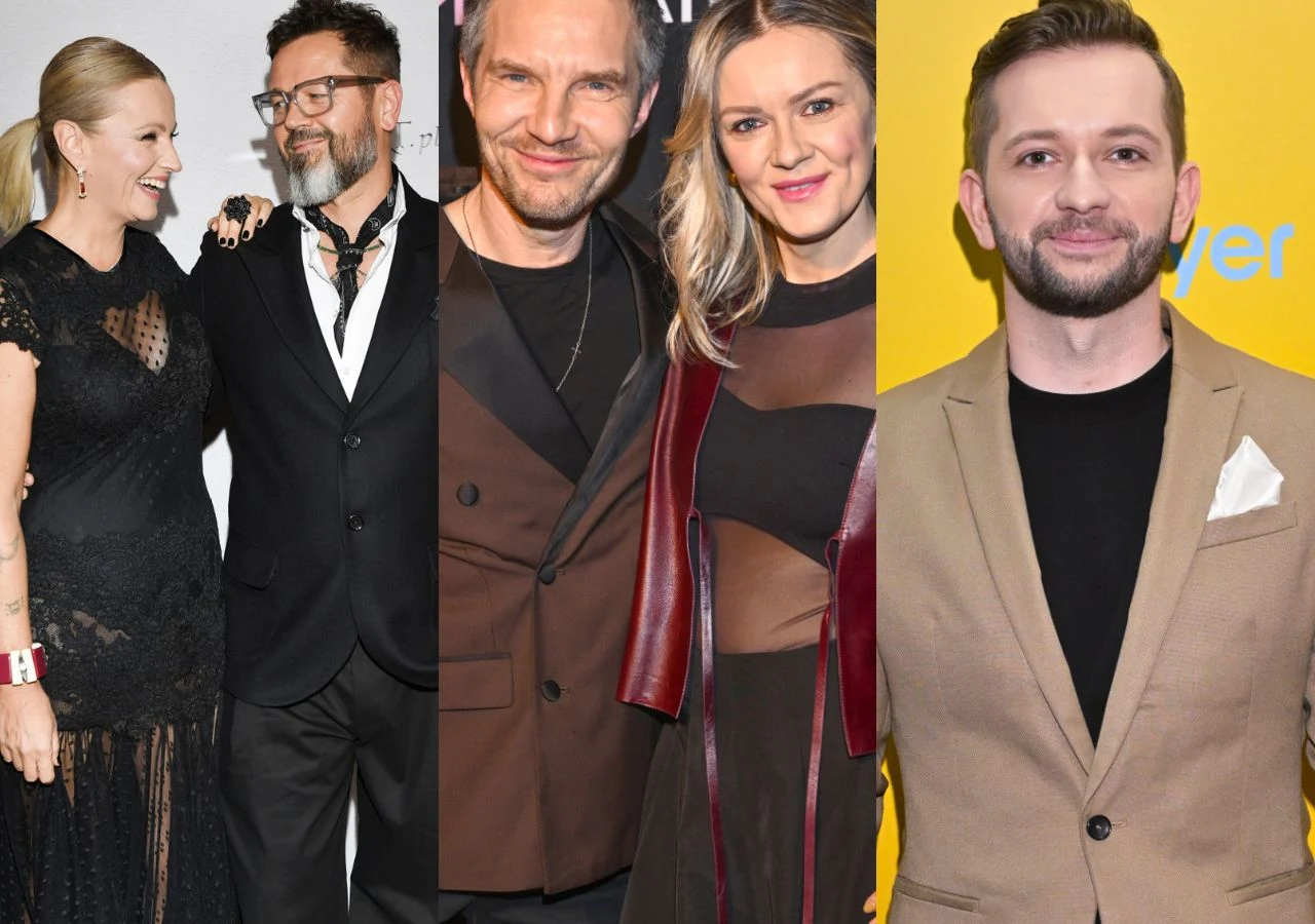 Grupa dorosłych w eleganckich strojach, uśmiechnięci, dwie pary i jeden mężczyzna na żółtym tle, oficjalna atmosfera wydarzenia.