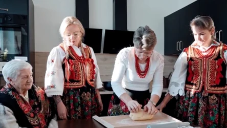 Panie z koła gospodyń wiejskich Czerwone Korale w kuchni