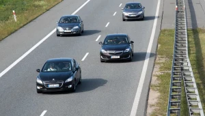 Czy wyprzedzanie prawym pasem na autostradzie jest dozwolone?