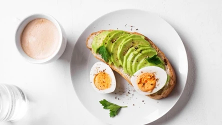 Lekarze odradzają połączenie kawy i awokado