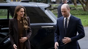 Wyszła cała w hitowym brązie. Wzrok jednak przyciągała jej szyja