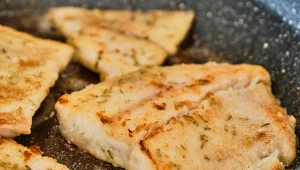 Nie ma ości i zanieczyszczeń. Podczas smażenia nie rozpada się na patelni