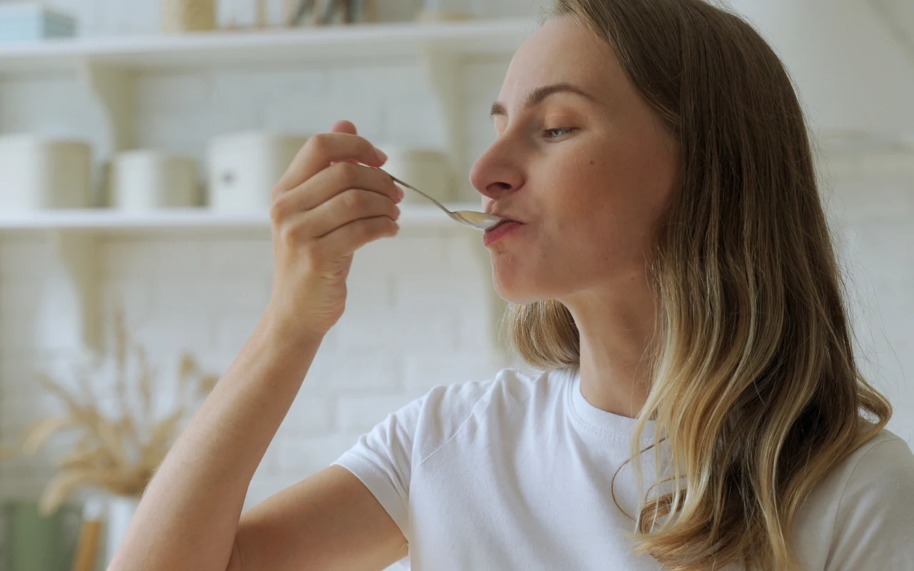 Łyżka dziennie pomoże zadbać o zdrowie na wielu płaszczyznach. Dlaczego warto sięgnąć po olej rydzowy? 